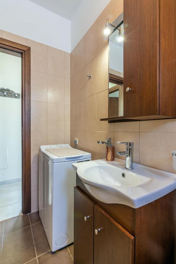 Bright & Modern Apt With View كاندية المظهر الخارجي الصورة