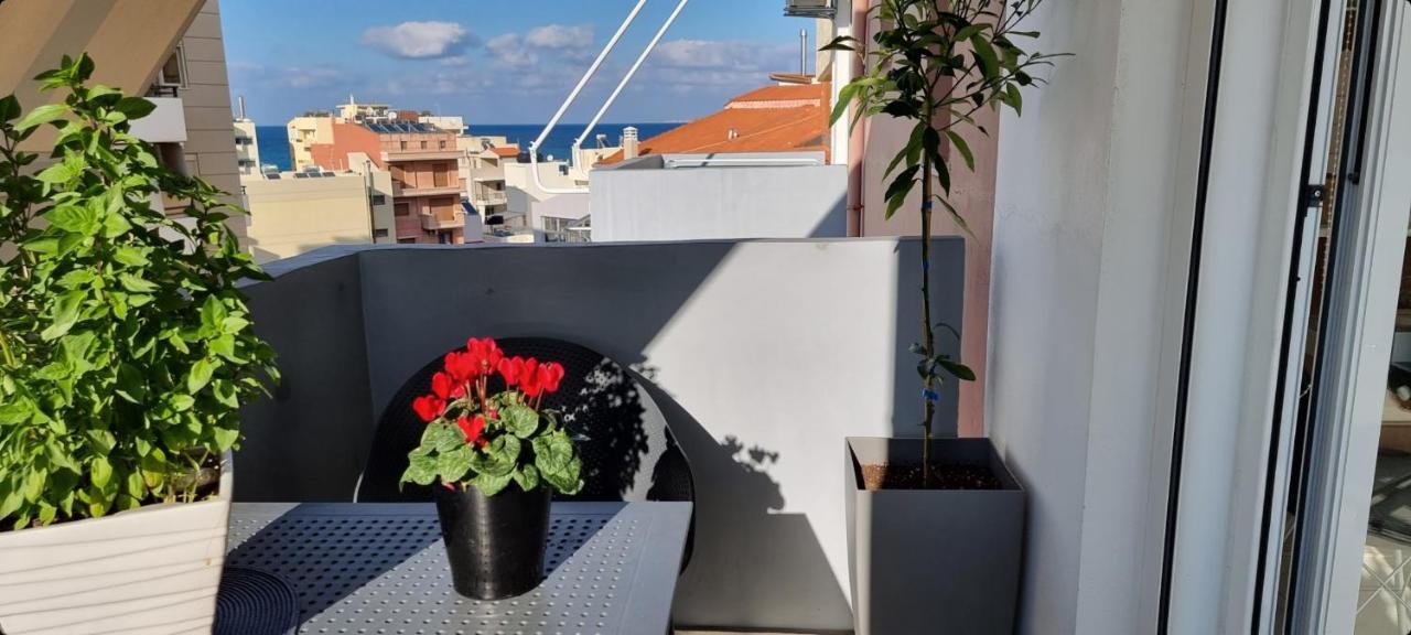Bright & Modern Apt With View كاندية المظهر الخارجي الصورة